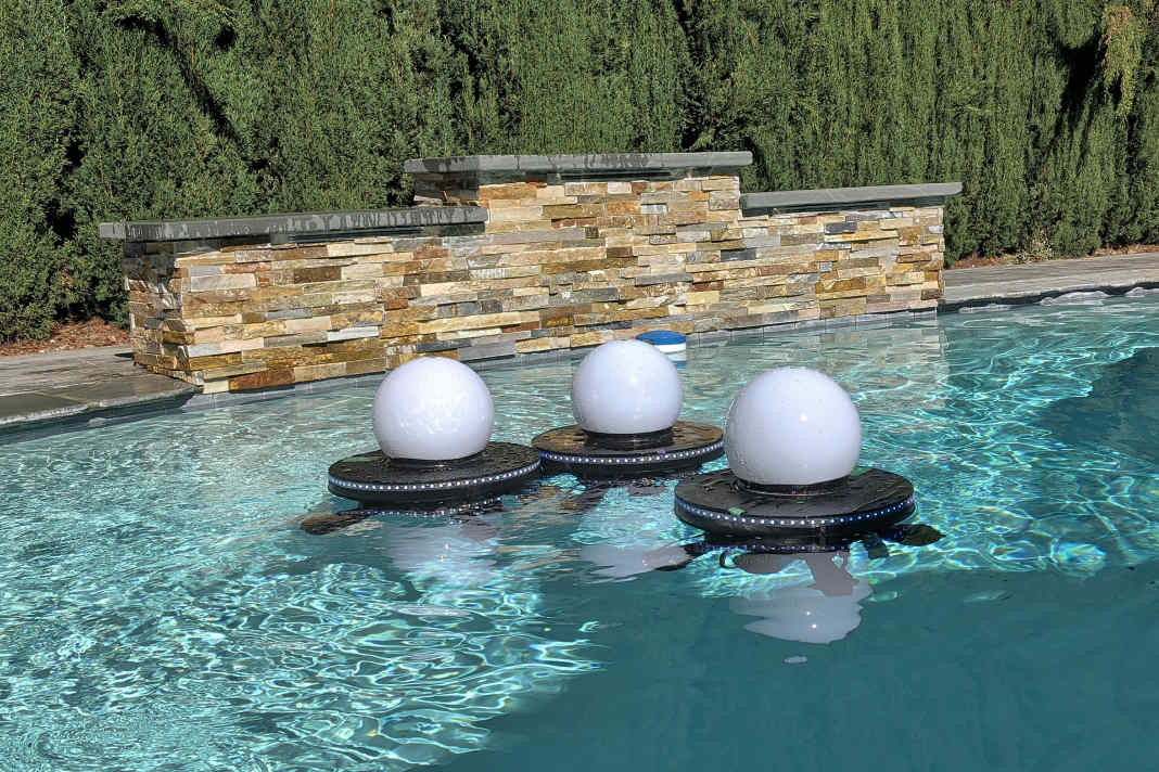 Arivia is a water drone from Japan that combines LED lighting, fountains and sound.