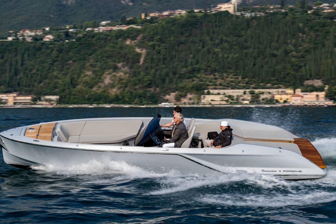 We have already been able to test drive the Frauscher X Porsche 850 Fantom Air on Lake Garda
