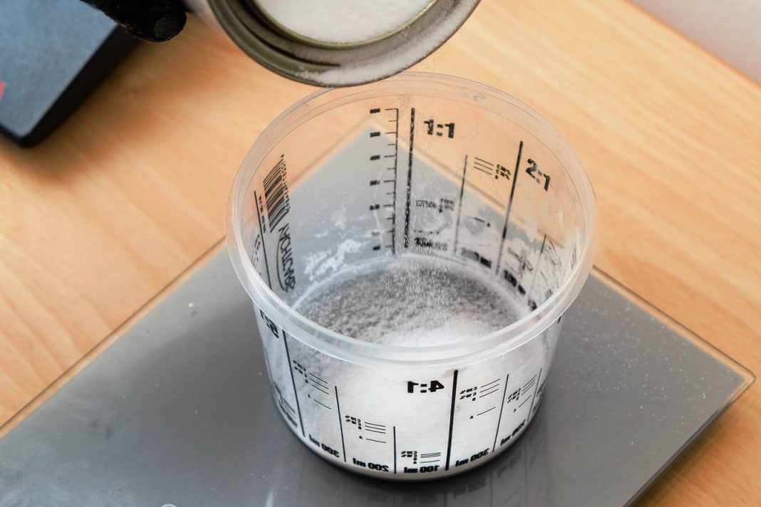 Das Pulver wird nach Herstellerangaben abgewogen. Experimentierfreude ist erlaubt