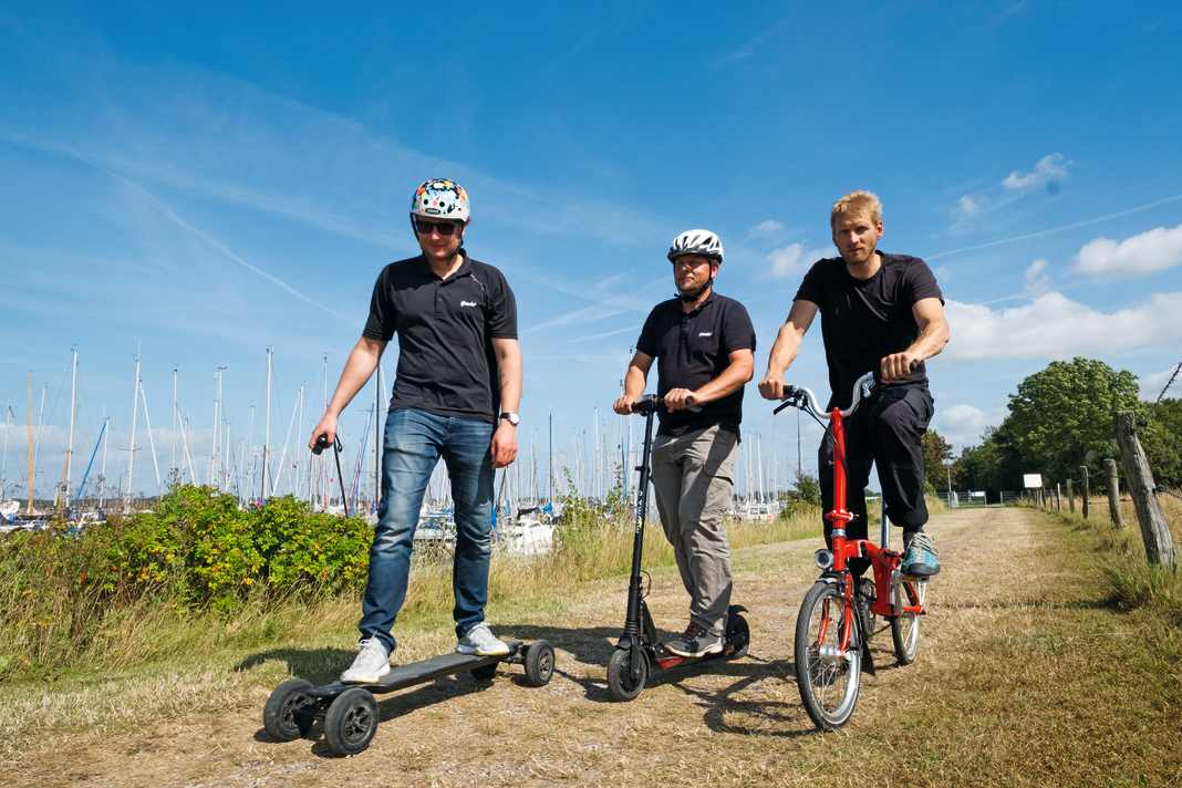 E-longboard, electric scooter or folding bike - what's the most convenient way to get to the bakery?