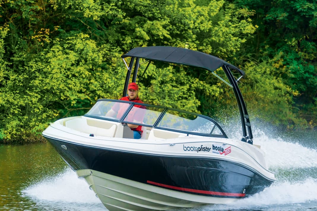 The Mercury 4.3 litre engine produces 220 hp and gives the VR5 a top speed of 45 knots.