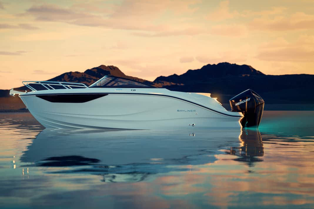 The new Bayliner C21 from the side