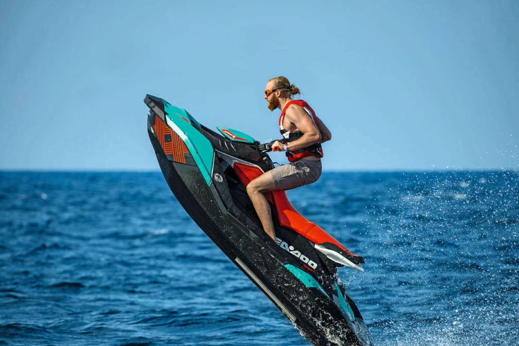 Im Sport-Modus braucht es nicht viel, um mit dem 192-kg-leichten Trixx abzuheben