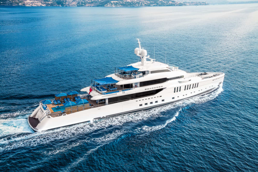 Specifications: The owner's ideas included a pool measuring ten by four metres on the main deck. No deck overhang was allowed to shade it. This request had an impact on the length of the stern area