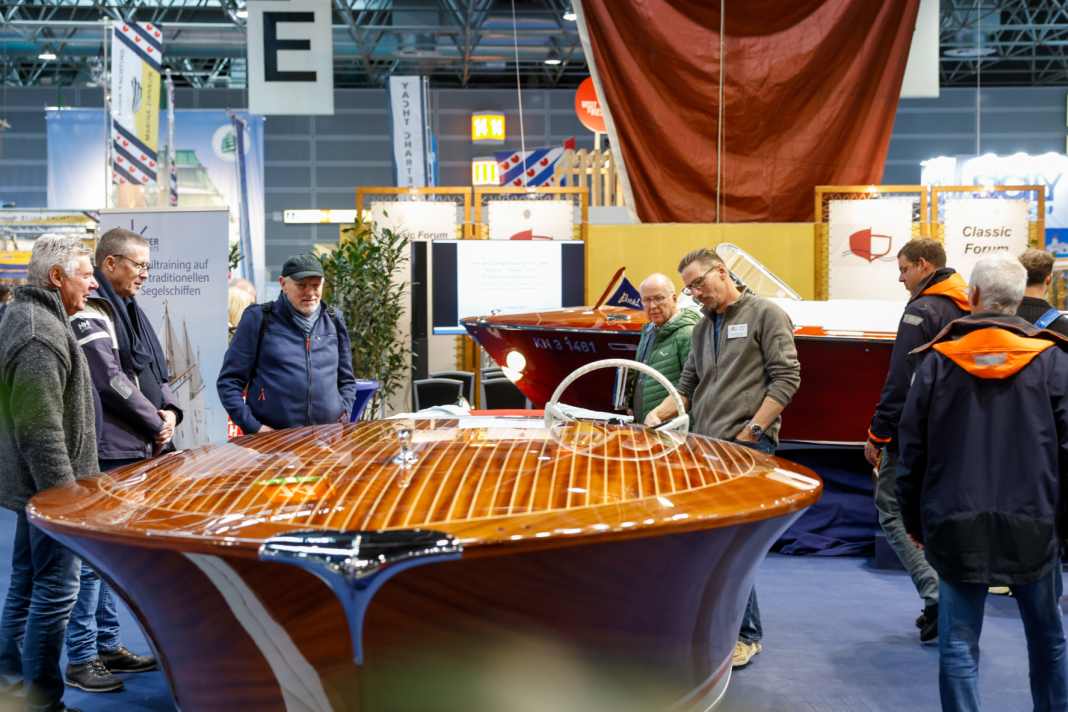 Motorboat at the Classic Forum at the boot trade fair in Düsseldorf.