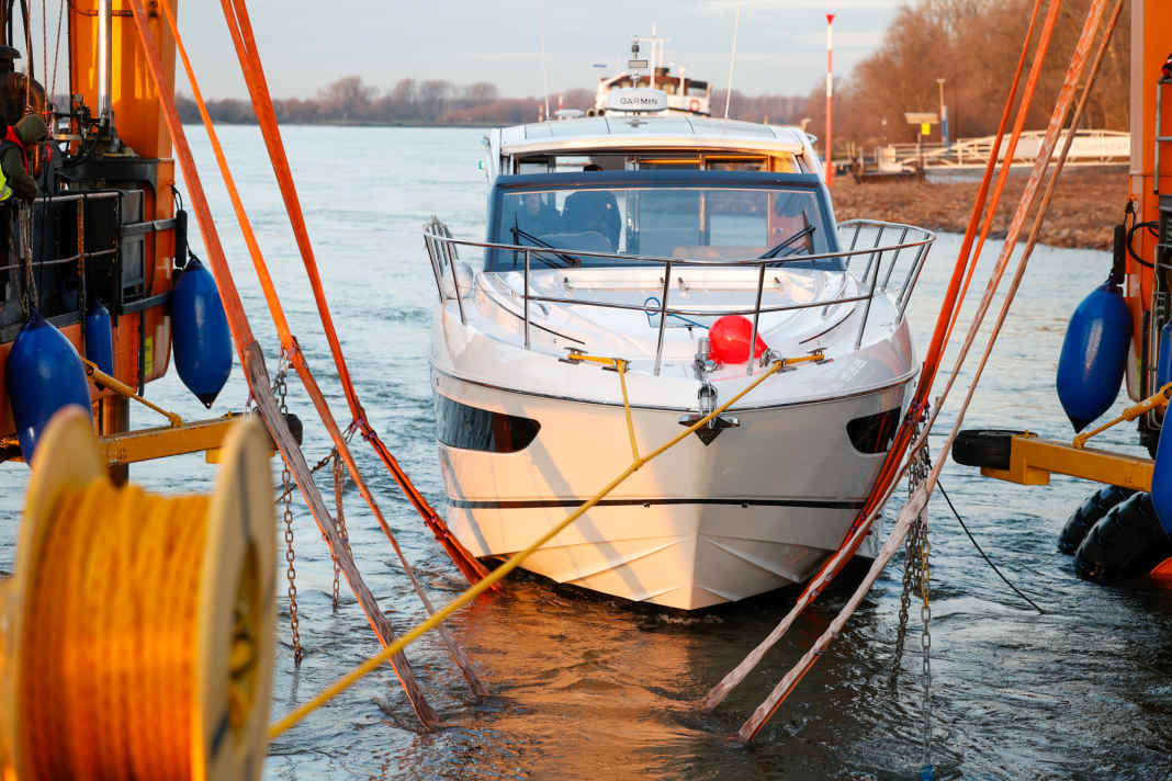 First, "Big Willi" craned the Princess V50.