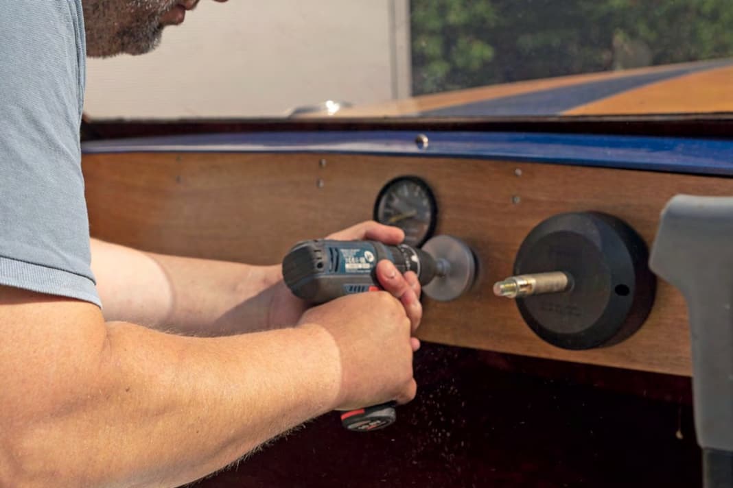1. Use the cordless screwdriver and the hole-cutting saw to cut the correct mounting hole for the control unit