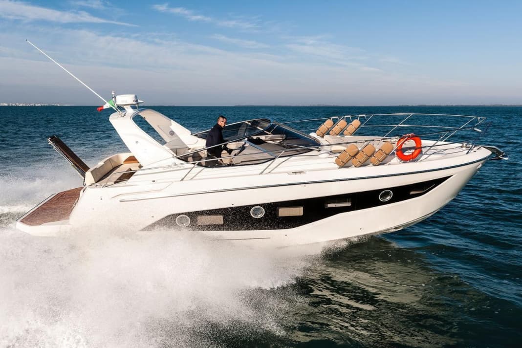 Cranchi Z 35: Driving