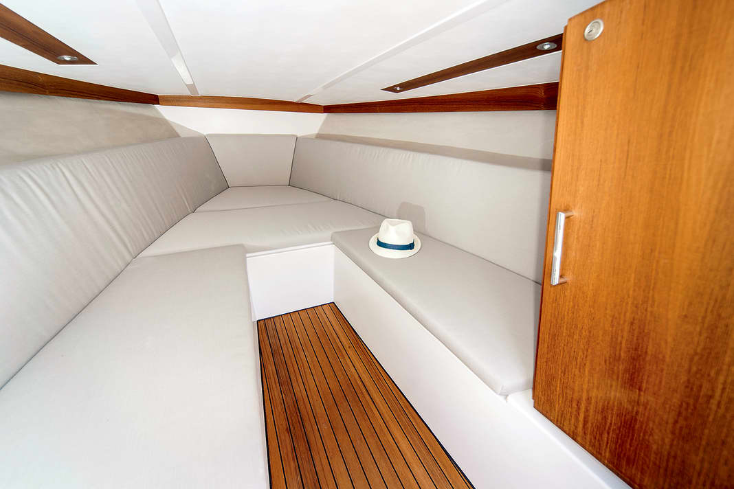 Frauscher 858 Fantom: Cabin