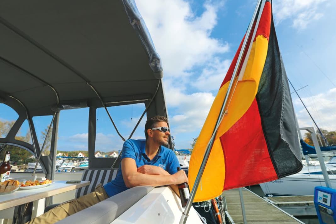  "Place in the sun" after mooring at the jetty in the harbour village of Müritz