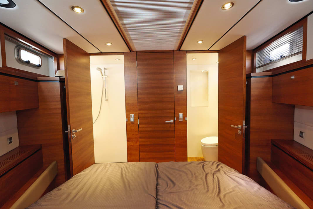 Sturier DM 52 OC: VIP cabin