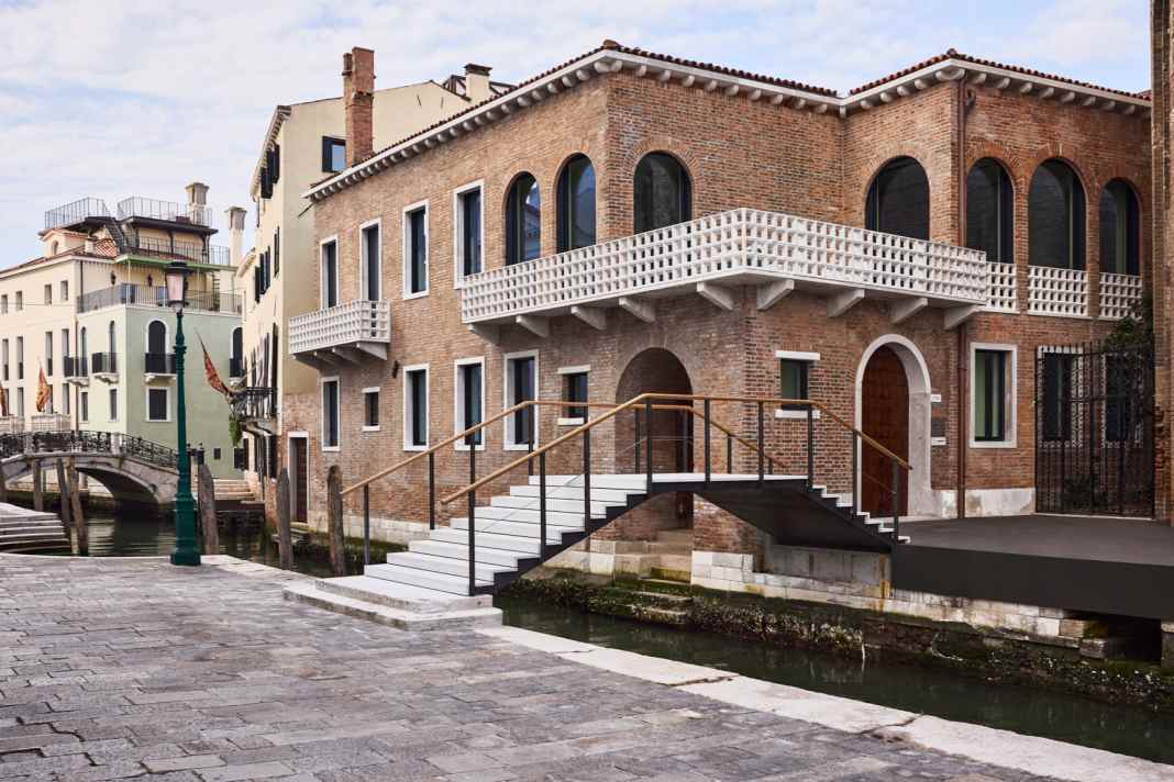 A staircase was also built for the Casa Sanlorenzo, the first new bridge in Venice since 2008.