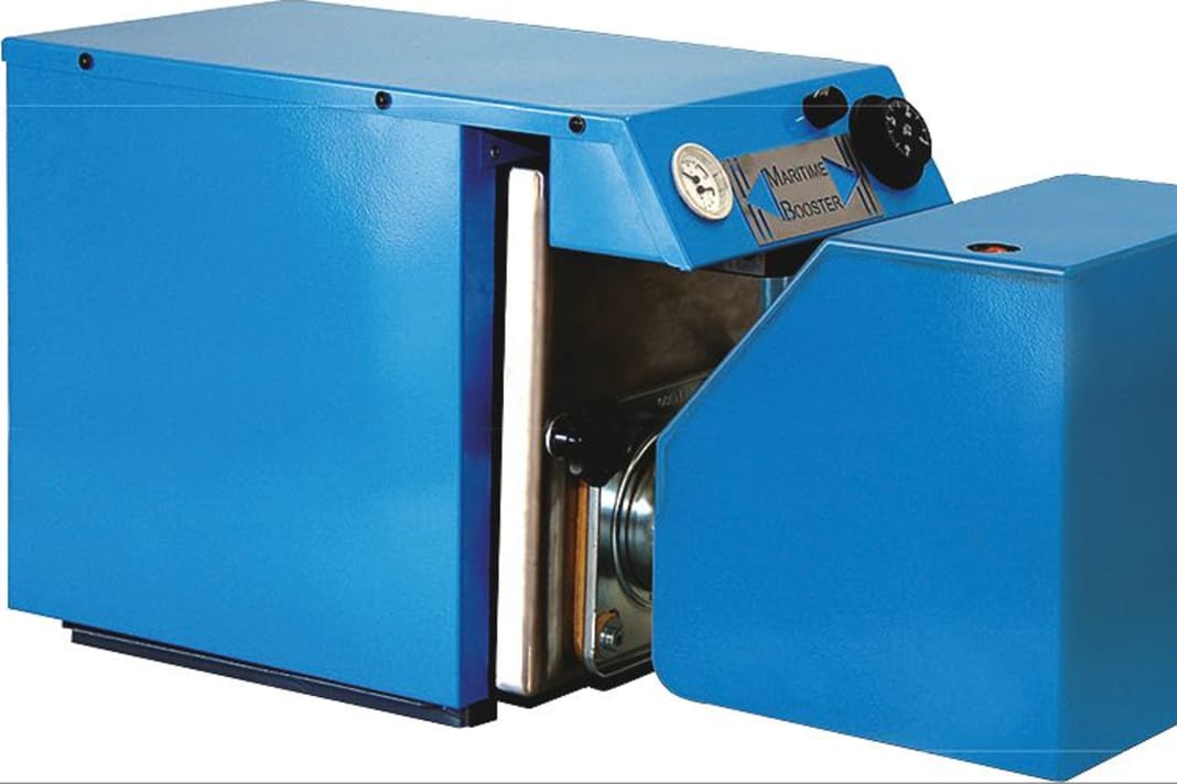 THE OIL BURNER is a rather complex solution for larger boats and is correspondingly expensive. However, it not only heats, but also produces hot water on request without shore power.