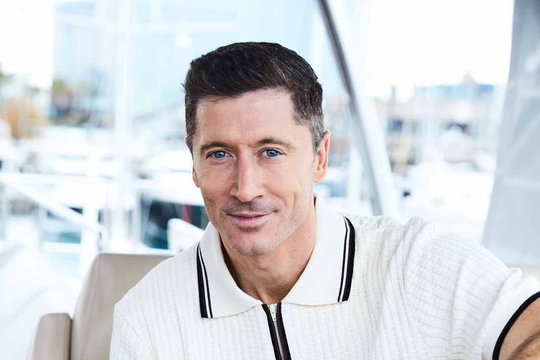 Der Fußballer Robert Lewandowski ordert eine 80 Sunreef Power NEXT.
