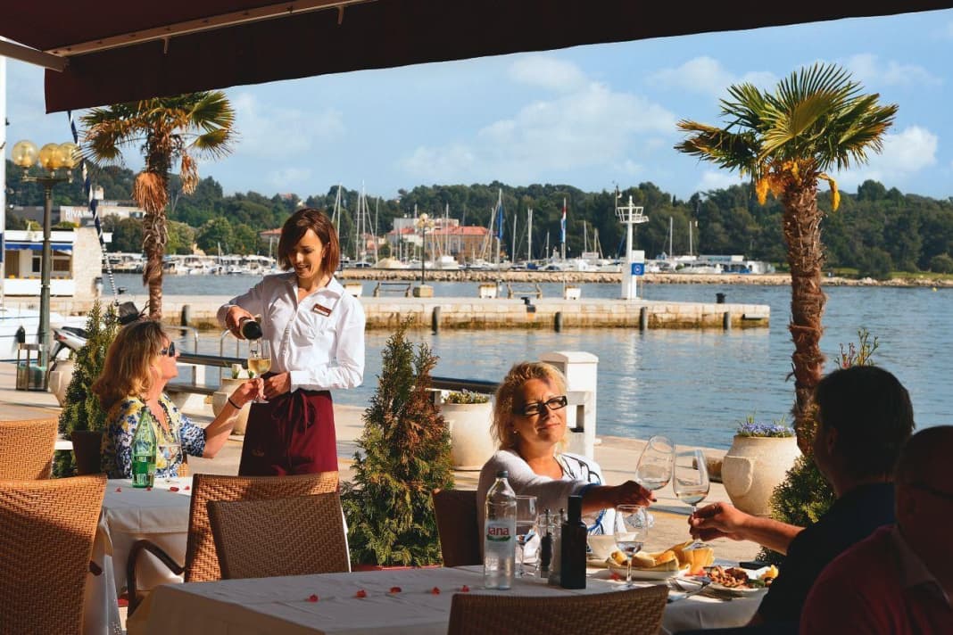 Das Auge isst mit: Schöner Ausblick von der Hafenpromenade von Poreč