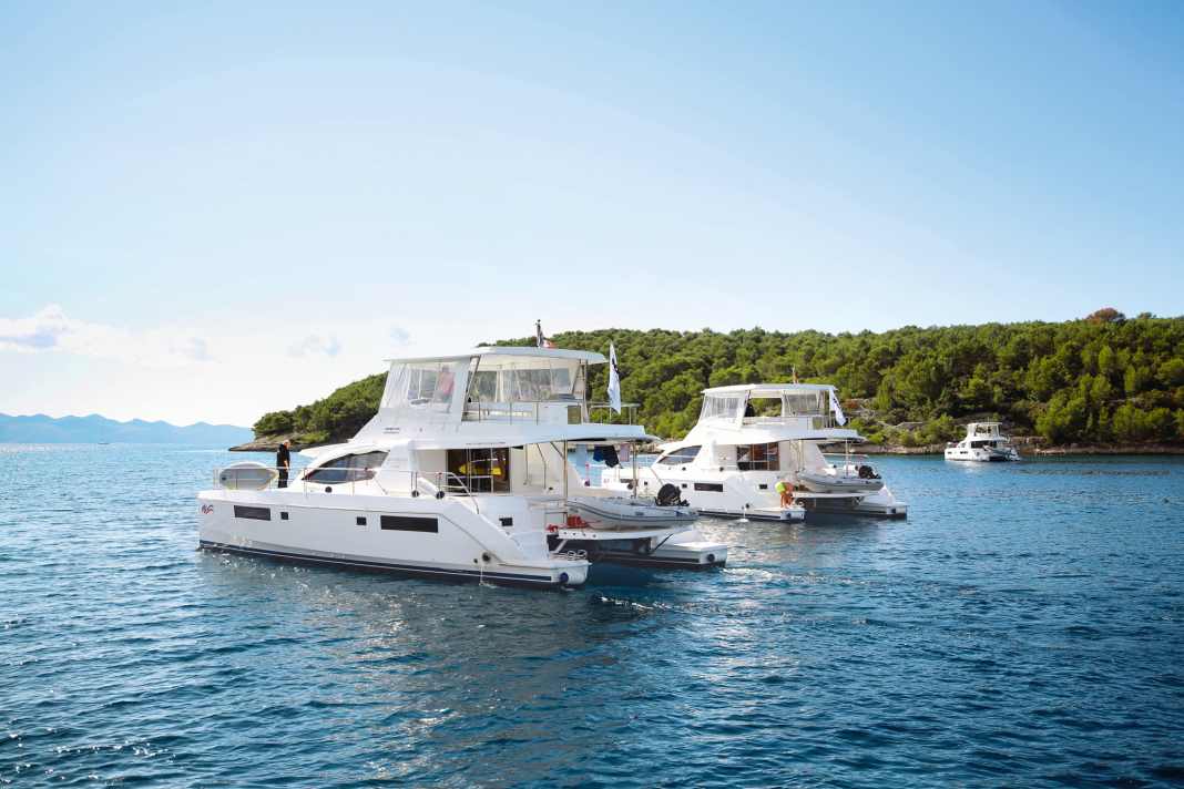 The fresh water tanks for the showers, washbasins, kitchen and toilets are located under the foredeck.