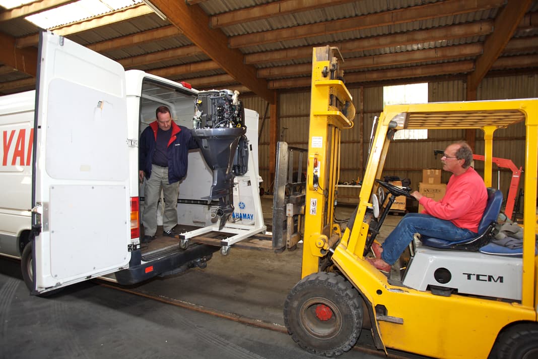 Delivery of the motors to the test hall.