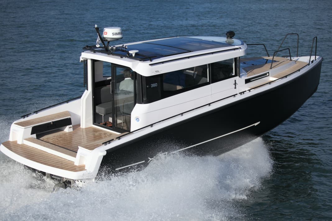 XO 360: aluminium hull, plastic deck