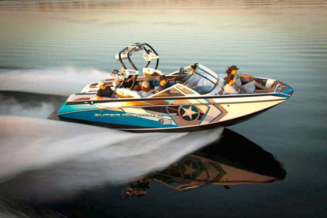 Spezialisiert von vorn bis achtern: Wakeboard-Boot Super Air Nautique G23.