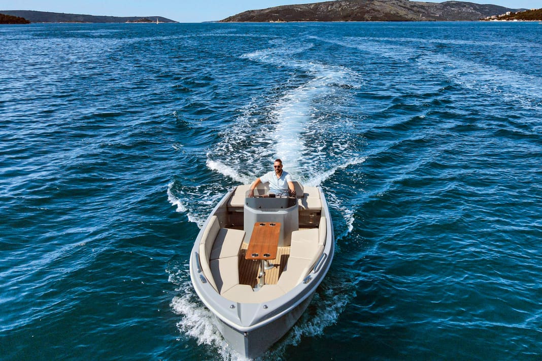Rand Breeze 20: With a cruising speed of 4 knots, it only has to go to the charging station after 20 hours