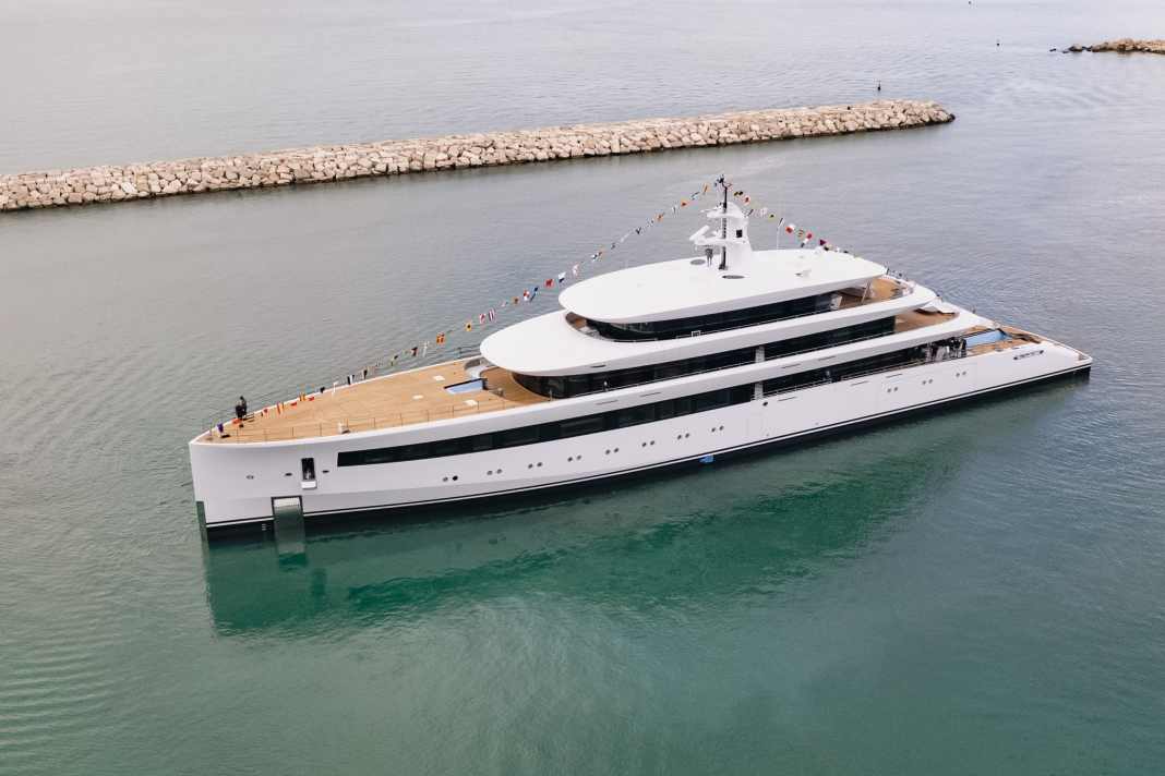 The design of this 80-metre-long standalone building was conceived by the Monegasque studio Espen Øino International.