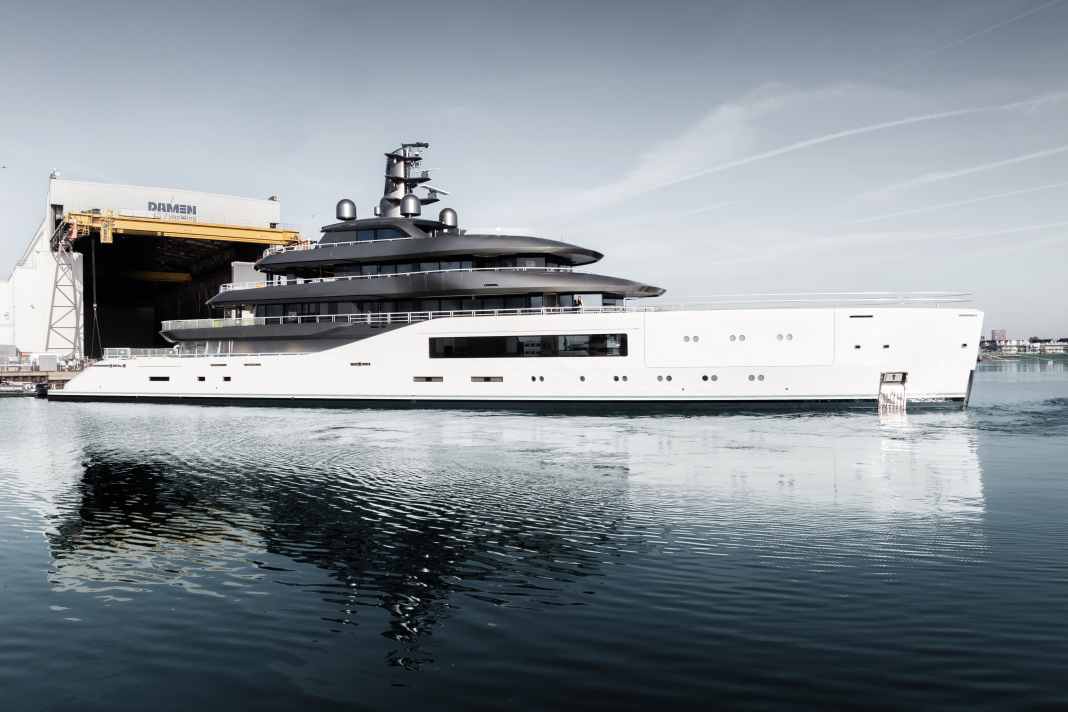 The lines of the 80 metre long Amels 80 were created by Espen Øino. The Dutch company offers the model as a semi-customised version. The design is fixed, but there is freedom in the design of the interior and minor customisation options on the outside.