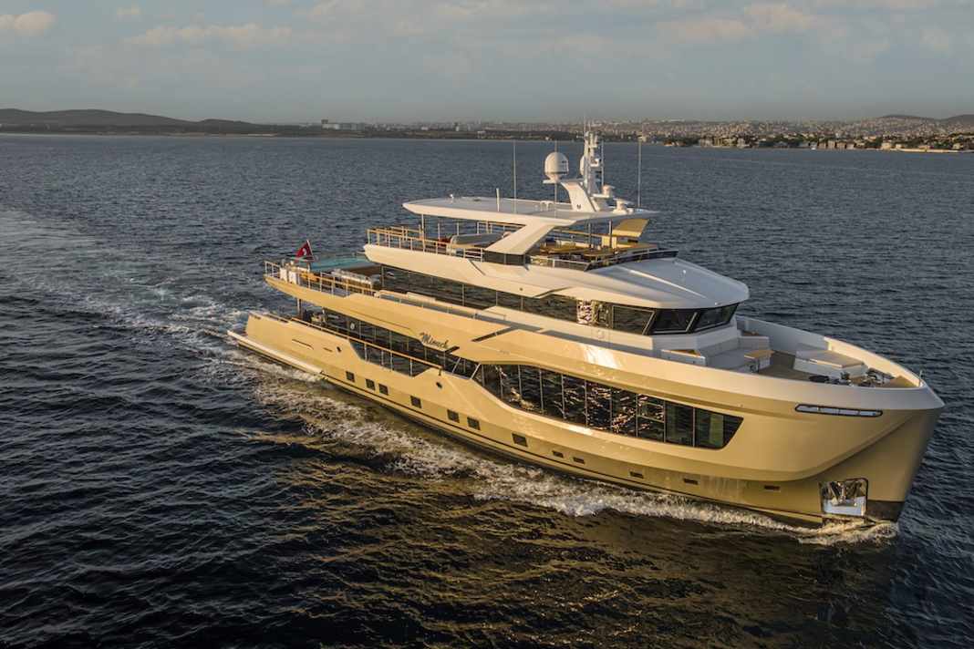 Der 39,10 Meter lange GFK-Explorer entsteht in den Numarine-Hallen in Istanbul. Das Design stammt von Can Yalman.