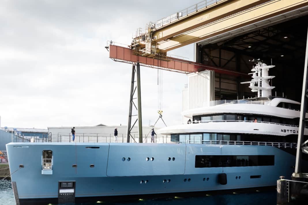 First appearance: The second Amels 80 pushes out of the hall in Vlissingen.