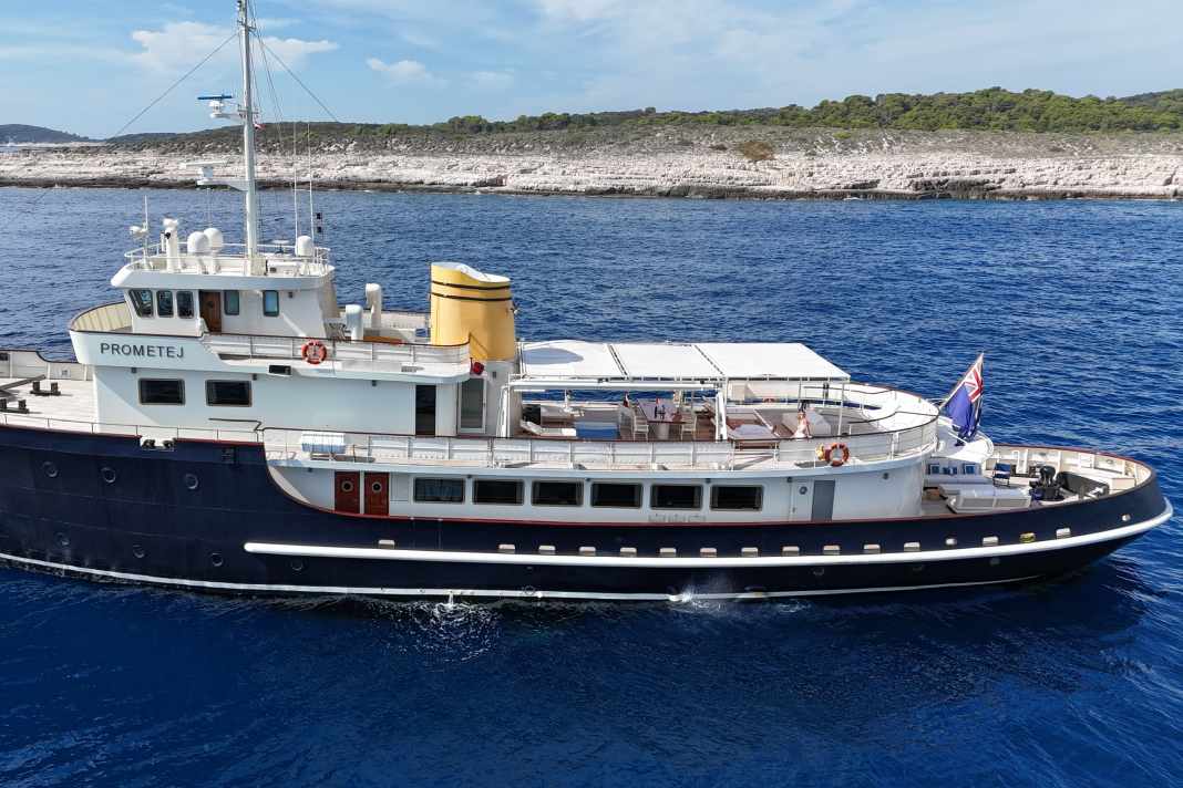 The 45 metre long icebreaker was built in 1956. Despite its good condition, there was a long list of defects when it was purchased.