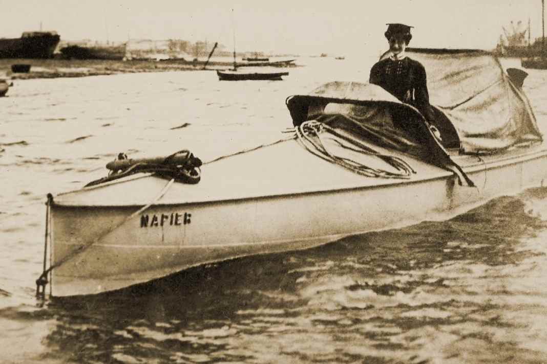 Dorothy Levitt on her boat in 1903.