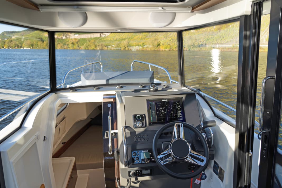 Der Steuerstand ist aufgeräumt und übersichtlich