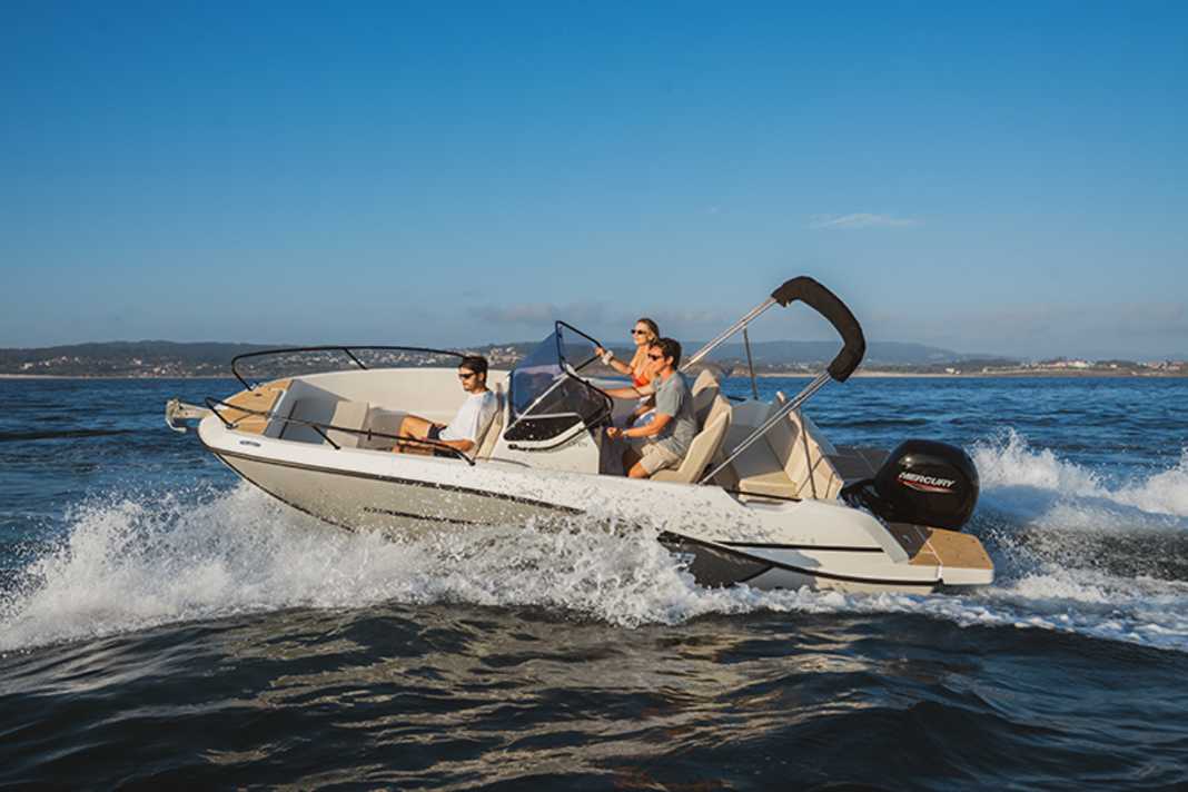 Die Quicksilver 625 Open ist für maximal 150 PS zugelassen.