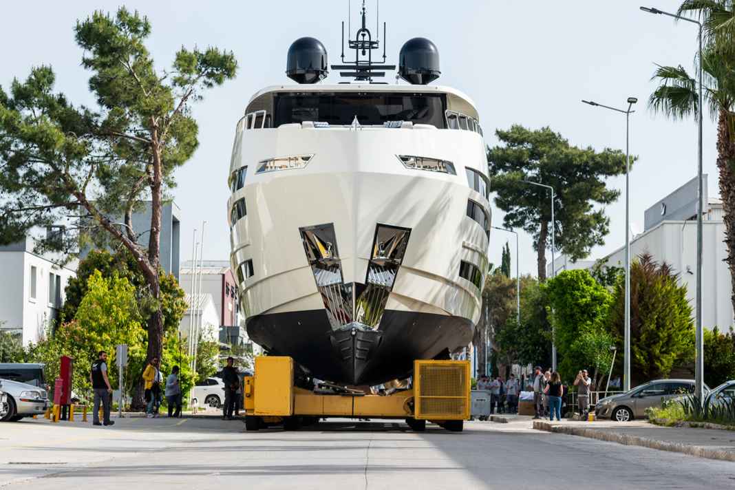 Schön dick: Mit 225 GT auf gut 30 Meter Länge bietet die Lazzara mehr Platz als jede andere ihrer Größenklasse.