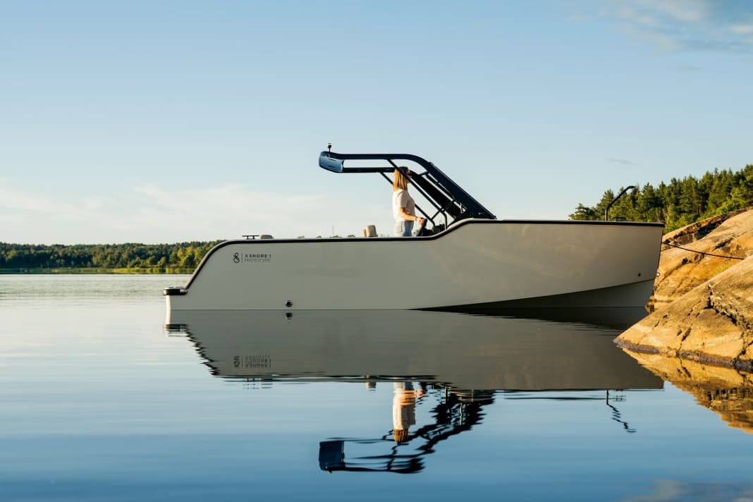 The X Shore 1 moored to a rock in the Swedish archipelago. The clear lines of the hull are clearly visible