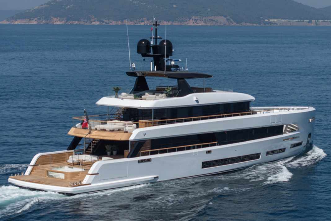 42 Meter: Das erste Stahl-Alu-Großformat von Sirena Superyachts.