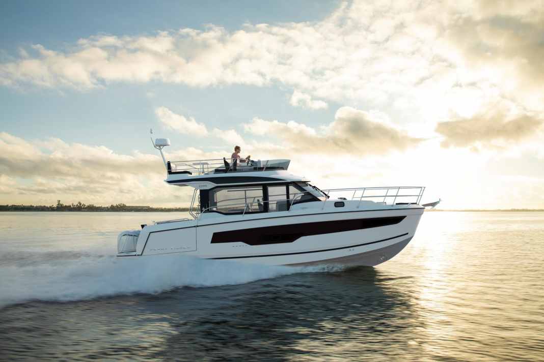 Maximal dürfen 2 x 300 PS-Außenborder an den Spiegel der Merry Fisher.