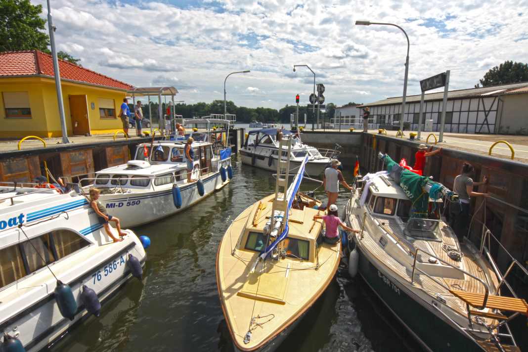 Dans la chambre de l'écluse