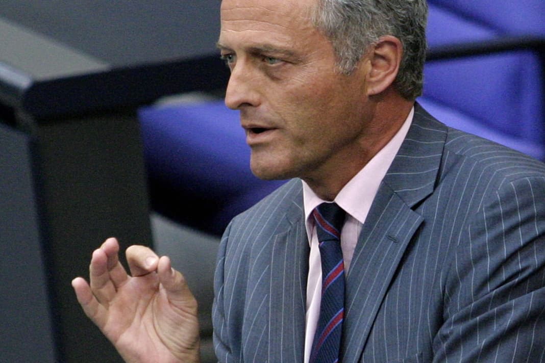 Bundesverkehrsminister Peter Ramsauer: Neue Regelung soll Wassertourismus ankurbeln.