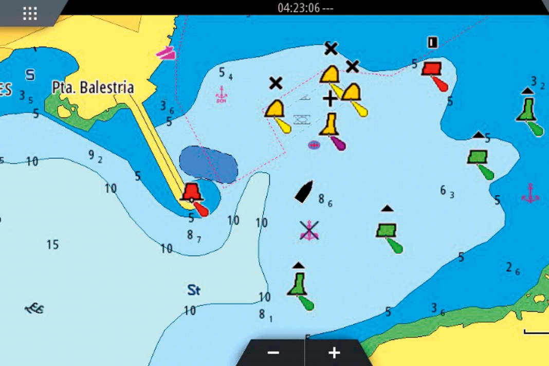 No skippers anchor between the red and green buoys. However, the chart is not so sure here: when you zoom out slightly, the anchoring ban becomes a ... | Screenshot: Olaf Schmidt