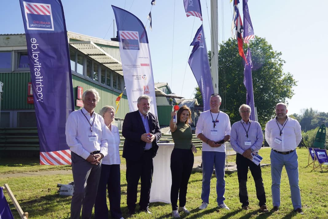 "Angetuuutet": Official opening of the Hamburg Yacht Festival on Friday, 8 September 2023, 10 a.m., by Magdalena Finke, State Secretary in the Schleswig-Holstein Ministry of the Interior, Municipal Affairs, Housing and Sport (centre). To her right is festival director Heiko Zimmermann, founder and managing partner of the event agency Yachtfestival365 GmbH