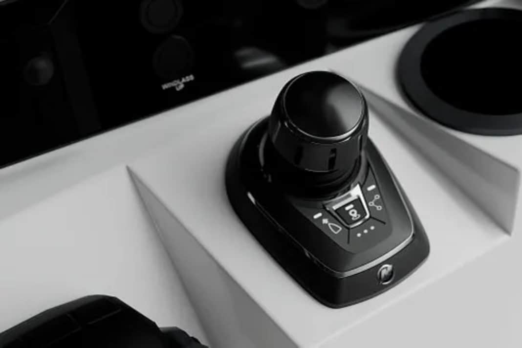 The joystick system offers further practical functions.