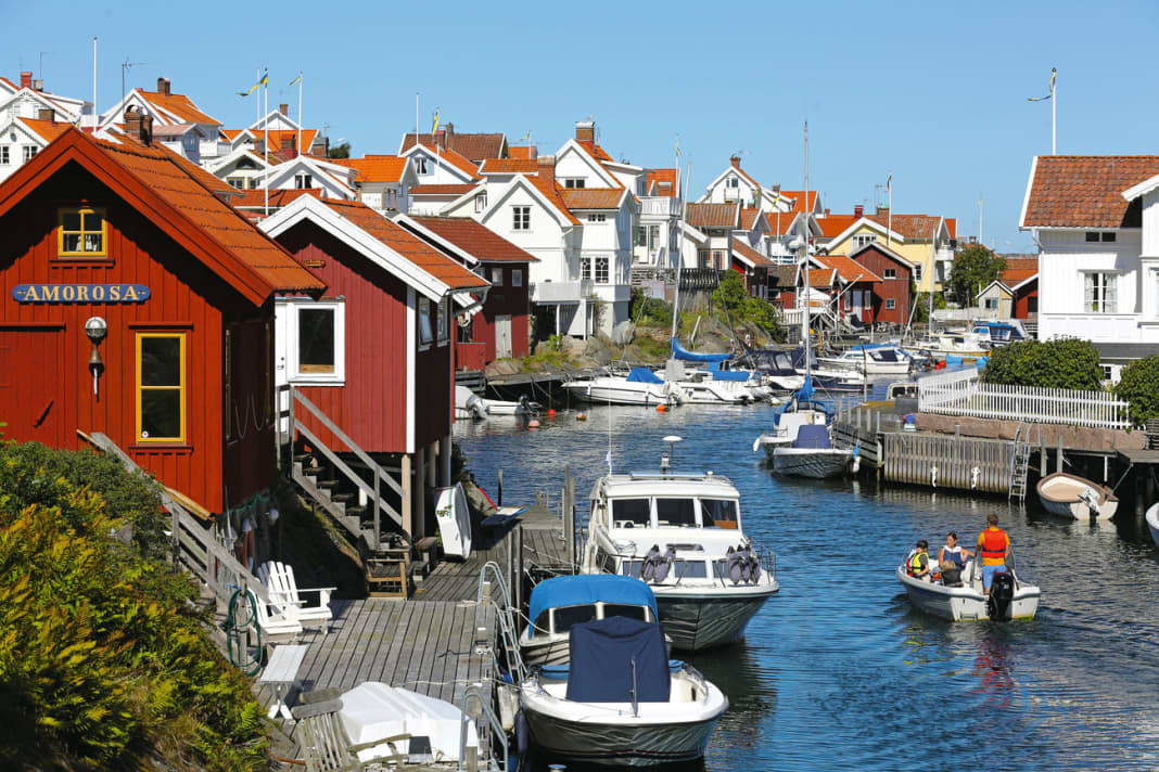 Boat instead of car: the basic canal in the centre of town