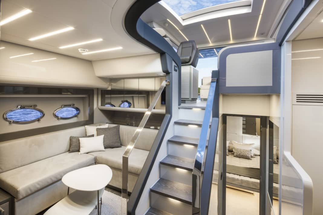 Pershing 62: Das Wohndeck ist edel
