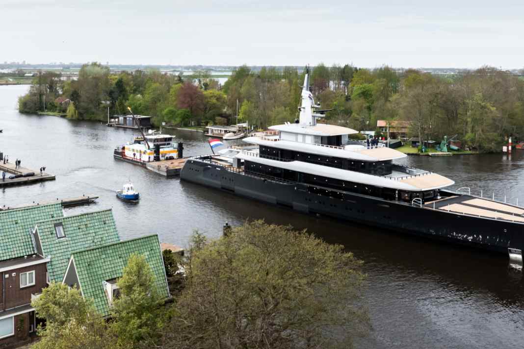 Project 826: The shape of the 80 metres is reminiscent of a sailing yacht. There are only two more decks above the main deck.