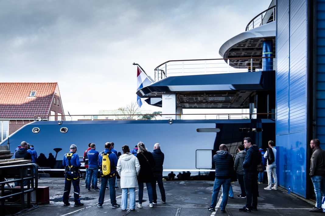 „ONE“ beim Ausdocken