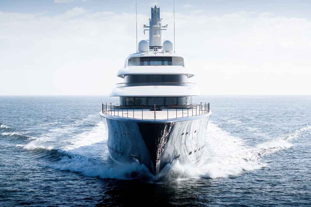 Die niederländische Werft Feadship schickte das 101,20 Meter lange Projekt 1014 zur Seeerprobung in die Nordsee.