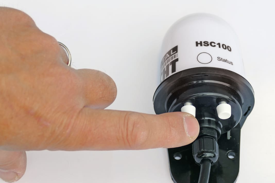 Two heads on the HSC100: one for starting the calibration procedure, the second for pre-alignment