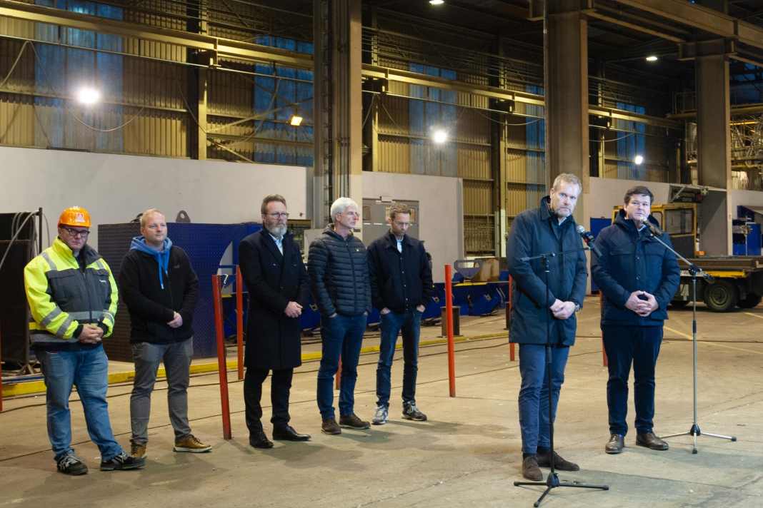 At a press conference on FSG-Nobiskrug's insolvency application, the insolvency administrator, representatives of IG Metall, the works council and Schleswig-Holstein's Minister of Economic Affairs Claus Ruhe Madsen gave their views