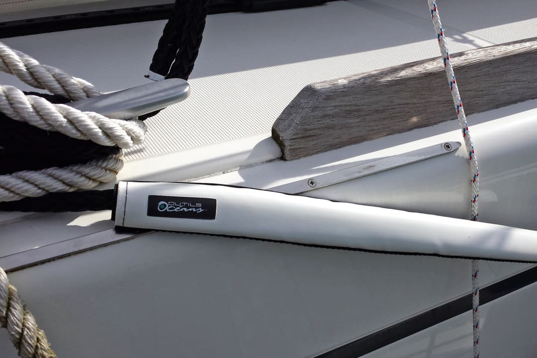 Zum Anlegen: Der Schutz von Outils Ocean besteht aus PVC-Plane, er lässt sich um die Leine legen und wird per Klett verschlossen. Eine Gum­mierung verhindert das Verrutschen. Preis: ca. 27 Euro pro Stück