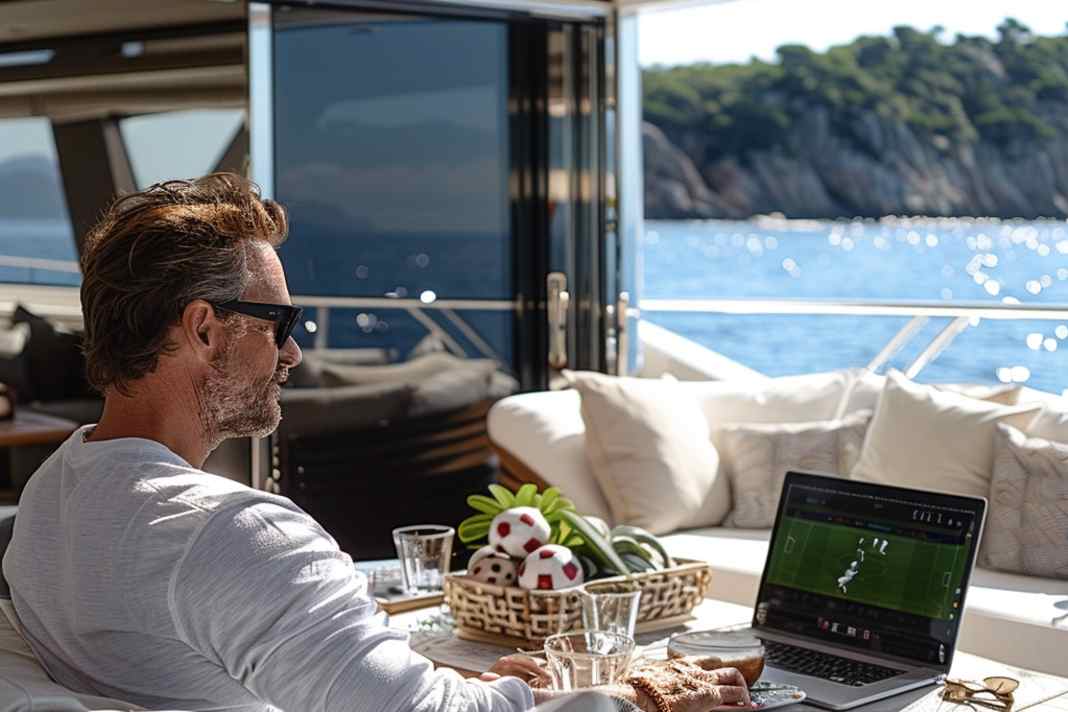 Football right on the water: whether public viewing or cosy on board. There are numerous fan articles for the European Championships to make the atmosphere even better